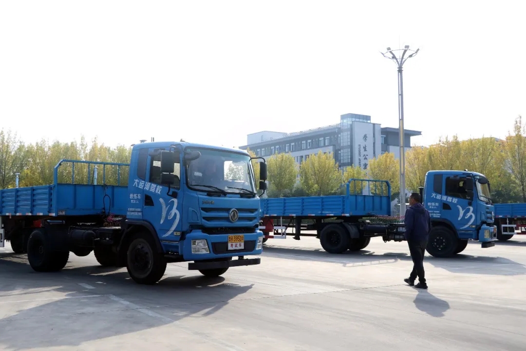 赏校园秋日盛景,享大车班型升级福利——学车就现在!(图5) 赏校园秋日盛景,享大车班型升级福利——学车就现在!(图5)