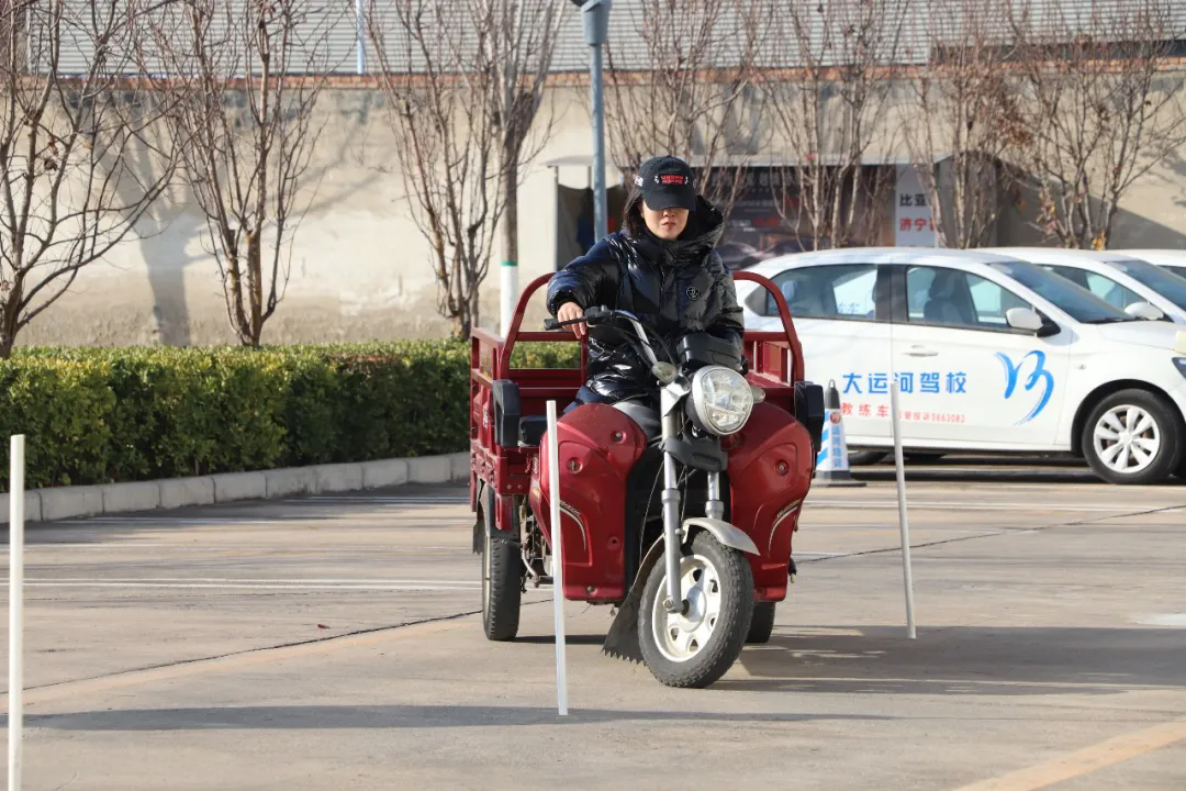 元启新岁,驾享美好丨大运河驾校祝您2026元旦快乐!(图2) 元启新岁,驾享美好丨大运河驾校祝您2026元旦快乐!(图2)